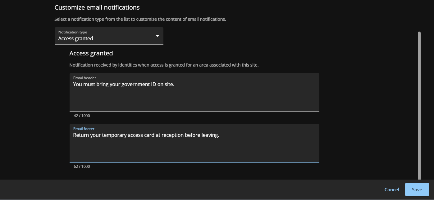 Interfaz de personalización de notificaciones por correo electrónico de ClearID con ejemplos de texto personalizado de encabezado y pie de página.