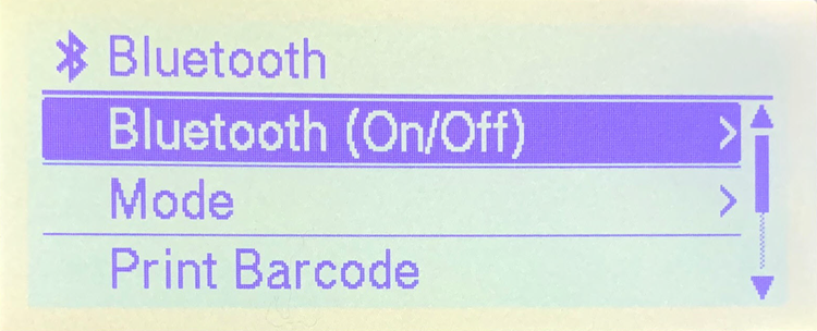 Pantalla LCD de la impresora de etiquetas Brother TD-4550DNWB con el menú Bluetooth (ENCENDIDO/APAGADO) seleccionado.