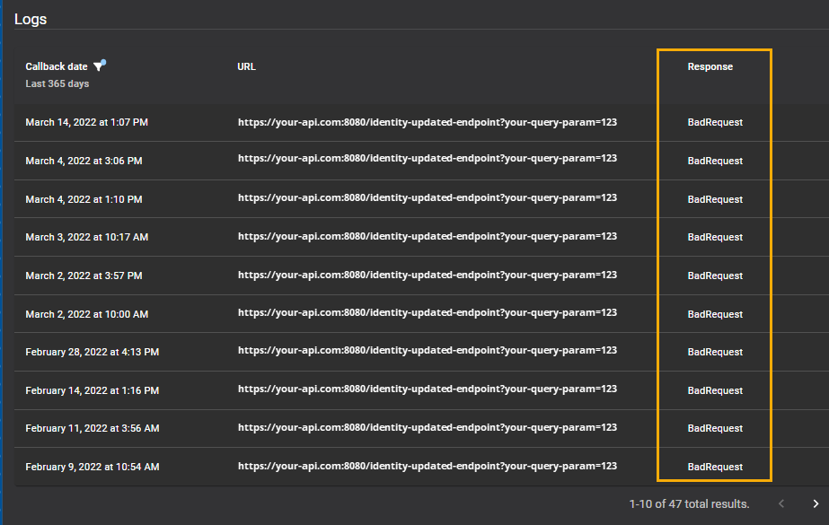 Sección de registros de la página de detalles de Webhook en ClearID en la que se muestran los registros de un webhook activo, incluida la fecha de Devolución de llamada, la URL y los estados de Respuesta de SolicitudIncorrecta.