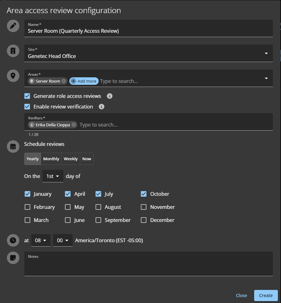 Cuadro de diálogo de horario de revisión de acceso al sitio en ClearID que muestra un ejemplo de un horario anual de la sala de servidores.