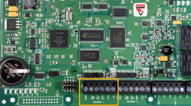 Placa controladora verde Mercury EP1502 con conexiones de mazo de cables resaltadas.