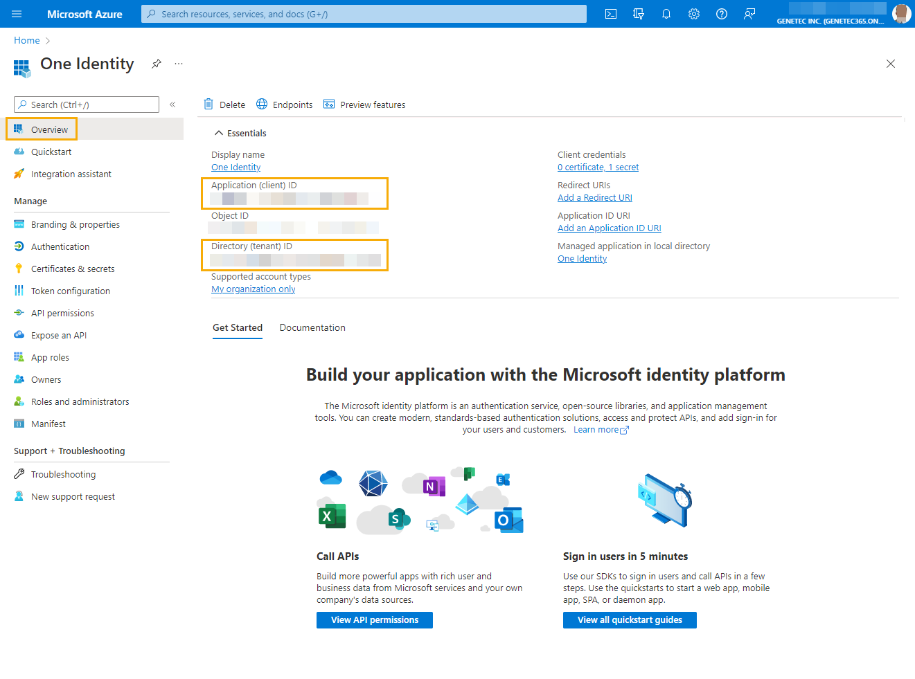 Página de descripción general en Microsoft Azure que muestra la aplicación One Identity con el ID de la aplicación y el ID del Directory resaltados.