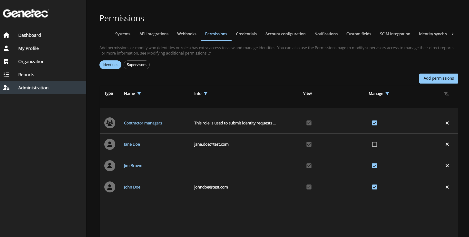 Página de permisos en Genetec ClearID™ que muestra una función y varias identidades con permisos adicionales para Ver y Administrar.