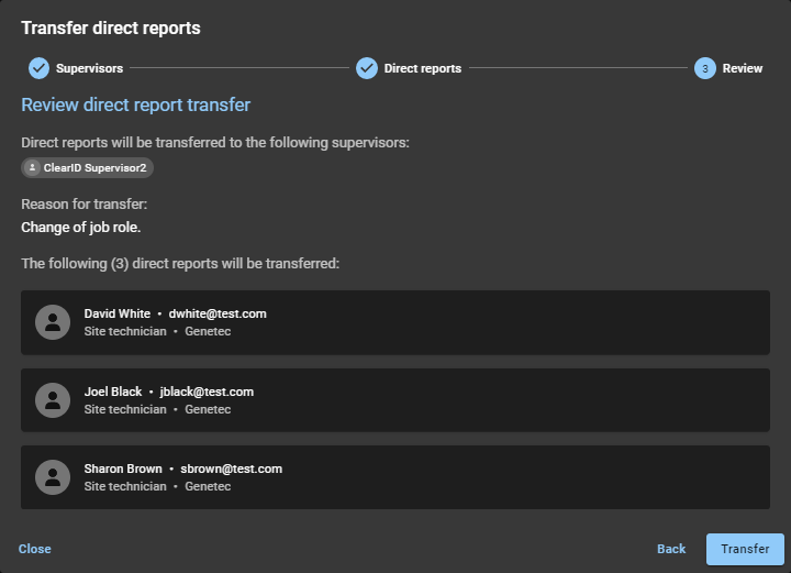 Cuadro de diálogo Transferir subordinados directos en ClearID, que muestra la sección Revisar con detalles sobre qué subordinados directos se están transfiriendo y a quién.