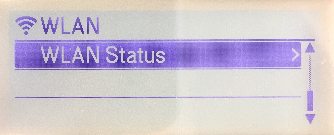 Pantalla LCD de impresora de etiquetas Brother QL-820NWB que muestra el menú WLAN con Estado WLAN seleccionado.