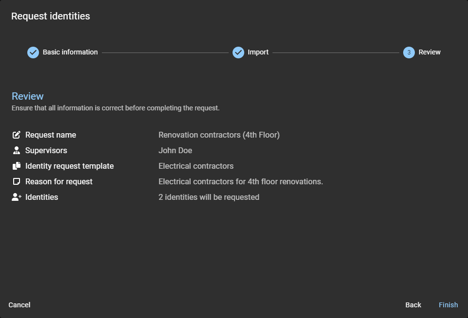 Assistant Demande d’identités dans ClearID affichant la section Examen, ainsi qu'un récapitulatif de la demande d’identités.